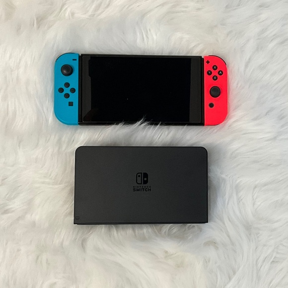 Switch OLED - Picture 1 of 3